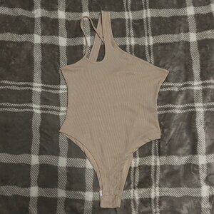 NEW One-Shoulder Taupe Ribbed Bodysuit – Minimal & Modern ✨